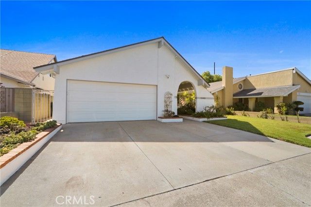 11685 Lakia, Cypress, CA 90630