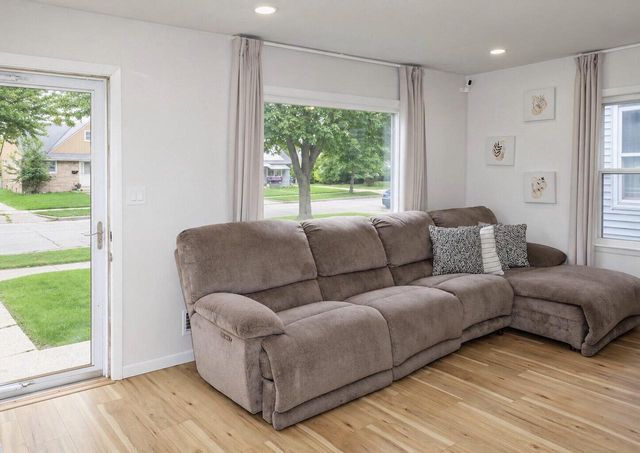 2751 S 64th STREET, Milwaukee, WI 53219