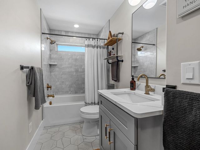 1687 Dickson Rd, Inman, SC 29349