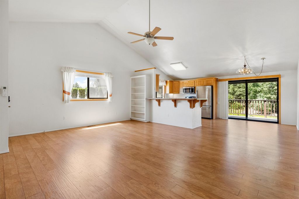 Image 7 of property listing at 1190 Pine Street A, Hamilton, MT 59840