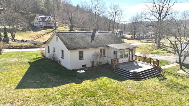129 Roaring Run RD, Eagle Rock, VA 24085