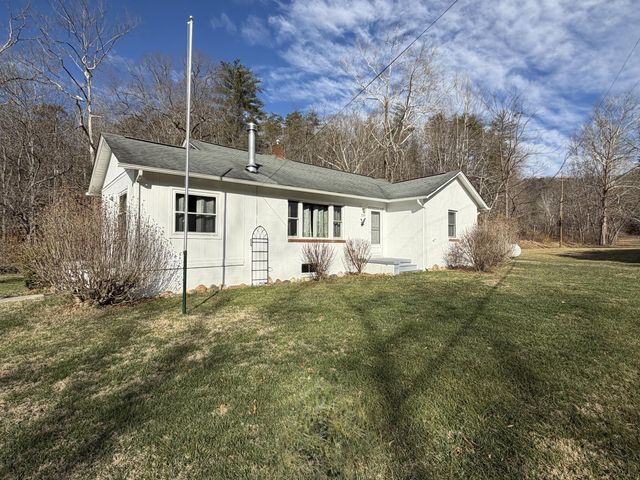 129 Roaring Run RD, Eagle Rock, VA 24085