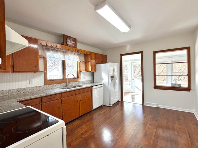 129 Roaring Run RD, Eagle Rock, VA 24085