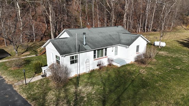 129 Roaring Run RD, Eagle Rock, VA 24085