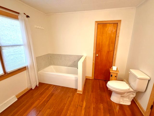 129 Roaring Run RD, Eagle Rock, VA 24085