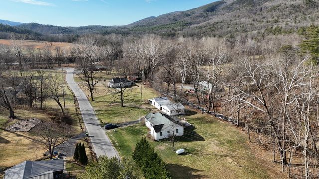 129 Roaring Run RD, Eagle Rock, VA 24085