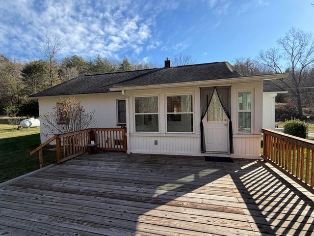 129 Roaring Run RD, Eagle Rock, VA 24085