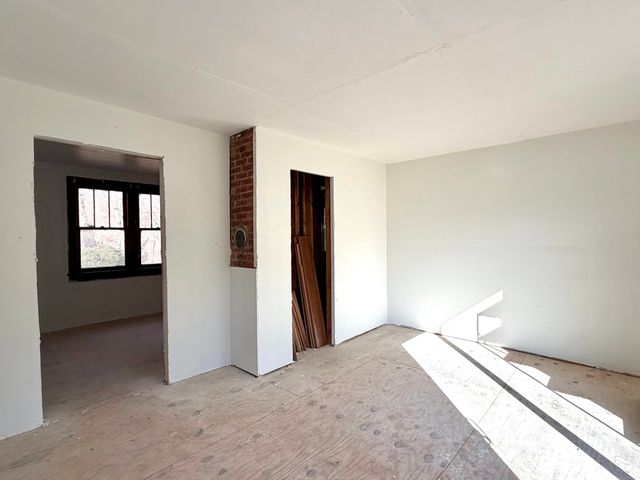 129 Roaring Run RD, Eagle Rock, VA 24085