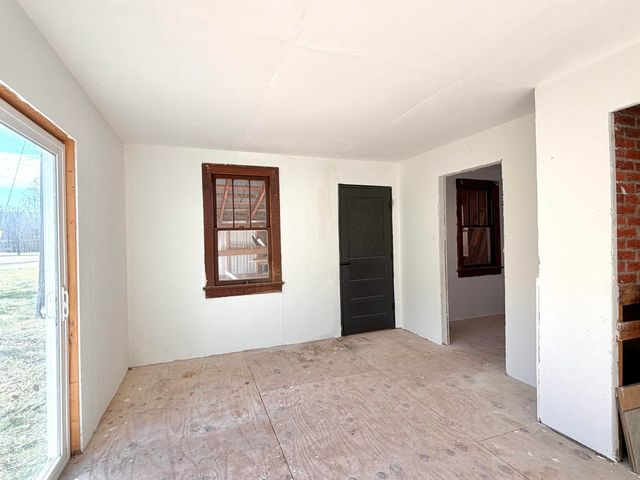 129 Roaring Run RD, Eagle Rock, VA 24085