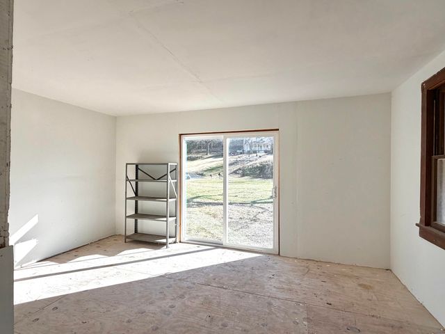 129 Roaring Run RD, Eagle Rock, VA 24085