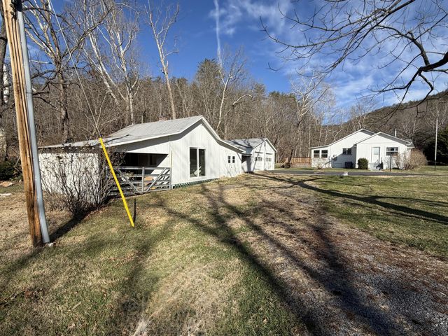 129 Roaring Run RD, Eagle Rock, VA 24085