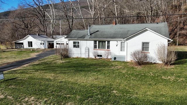 129 Roaring Run RD, Eagle Rock, VA 24085