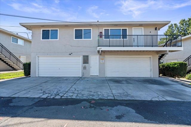 4521 Greenholme Dr #4, Sacramento, CA 95842