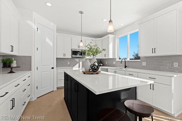 8511 Joseph Street, Commerce Twp, MI 48382