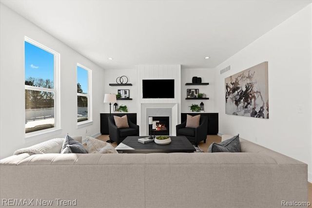 8511 Joseph Street, Commerce Twp, MI 48382