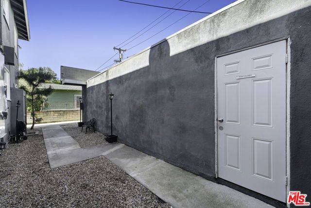 6127 Romaine Street, Los Angeles, CA 90038