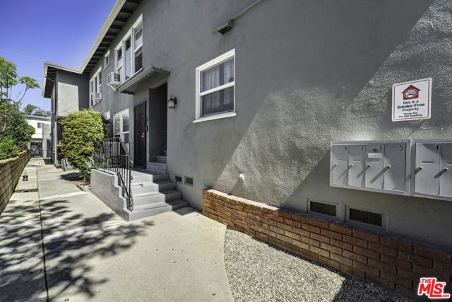6127 Romaine Street, Los Angeles, CA 90038