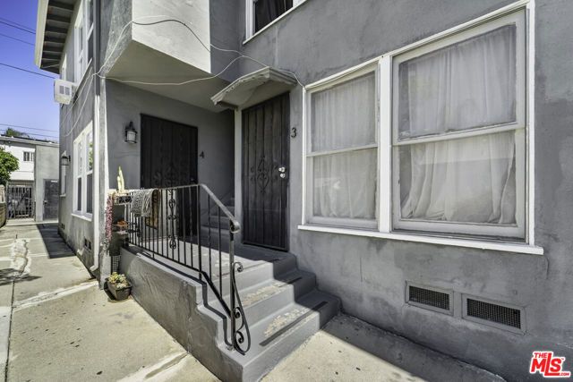 6127 Romaine Street, Los Angeles, CA 90038