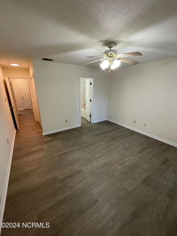 217 E Lakeridge Landing, Jacksonville, NC 28546