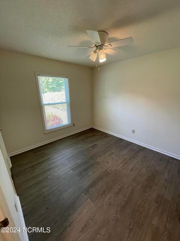 217 E Lakeridge Landing, Jacksonville, NC 28546