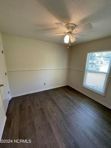 217 E Lakeridge Landing, Jacksonville, NC 28546