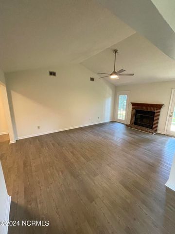 217 E Lakeridge Landing, Jacksonville, NC 28546