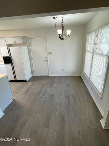 217 E Lakeridge Landing, Jacksonville, NC 28546