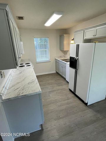 217 E Lakeridge Landing, Jacksonville, NC 28546