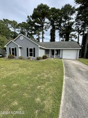 217 E Lakeridge Landing, Jacksonville, NC 28546