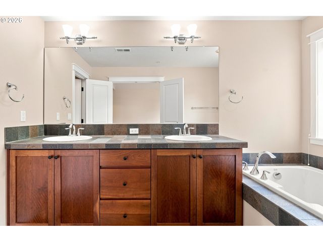 29101 Sw VILLEBOIS Dr, Wilsonville, OR 97070