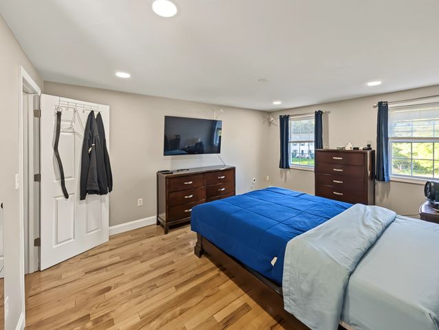 34 Conservation Dr, Douglas, MA 01516