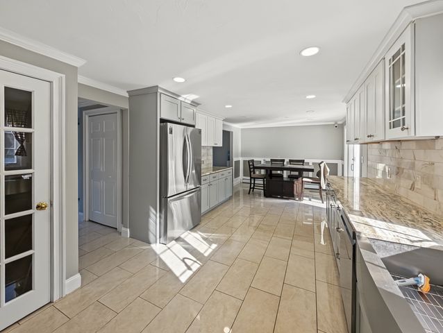 34 Conservation Dr, Douglas, MA 01516