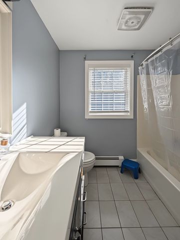 34 Conservation Dr, Douglas, MA 01516