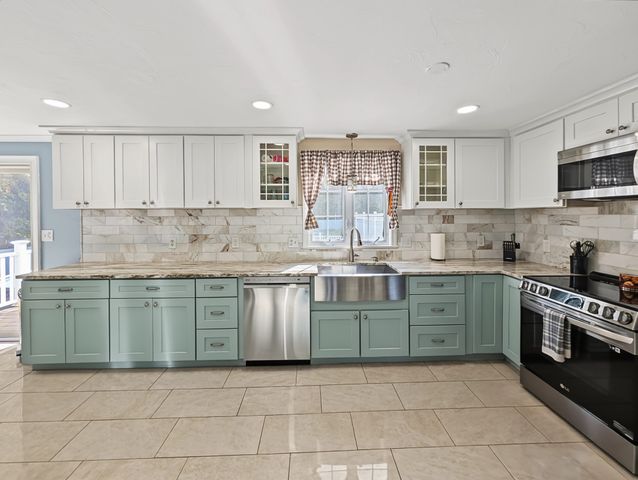34 Conservation Dr, Douglas, MA 01516