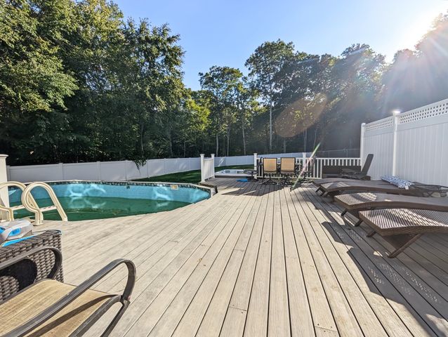 34 Conservation Dr, Douglas, MA 01516