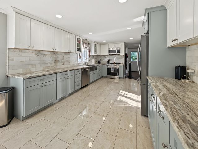 34 Conservation Dr, Douglas, MA 01516
