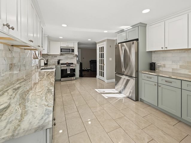 34 Conservation Dr, Douglas, MA 01516