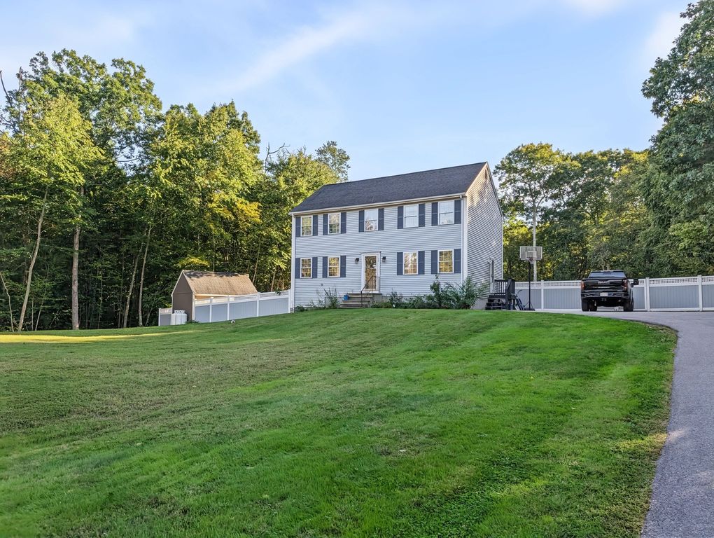 34 Conservation Dr, Douglas, MA 01516