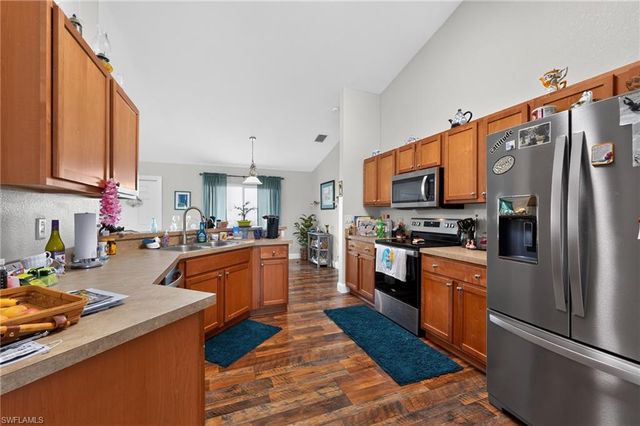 2206 24th TER, Cape Coral, FL 33909