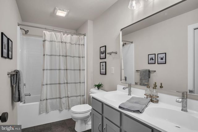 304 ASBURY LN, Carlisle, PA 17015