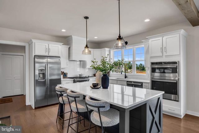 304 ASBURY LN, Carlisle, PA 17015