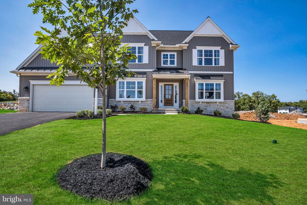 304 ASBURY LN, Carlisle, PA 17015