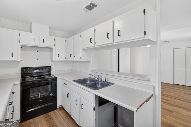 370 S 6th Street, Jesup, GA 31545