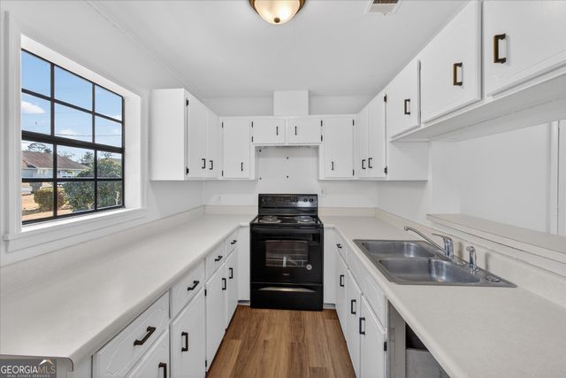 370 S 6th Street, Jesup, GA 31545