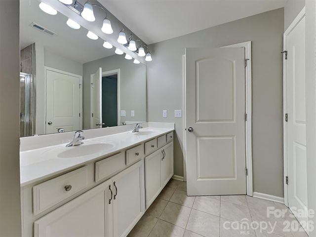 9425 Hartington Place, Charlotte, NC 28269