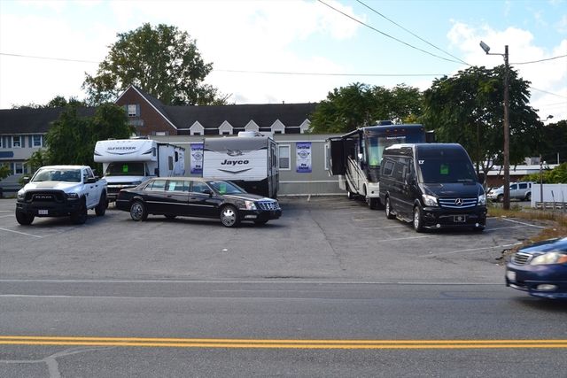 639 Rogers St, Lowell, MA 01852