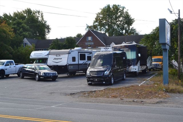 639 Rogers St, Lowell, MA 01852