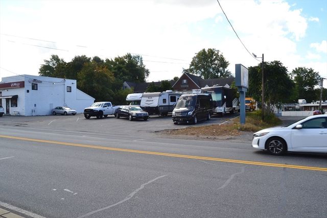 639 Rogers St, Lowell, MA 01852