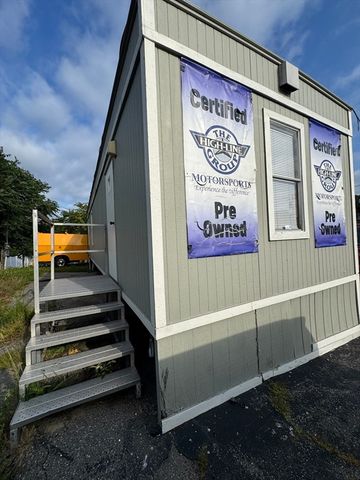 639 Rogers St, Lowell, MA 01852