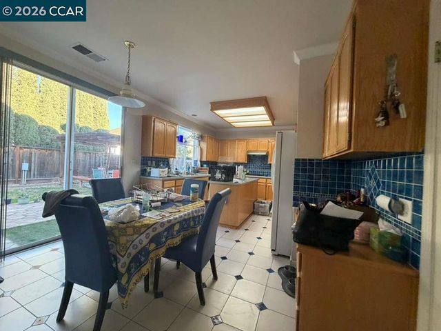 4 Deer Hill Ct, Pittsburg, CA 94565